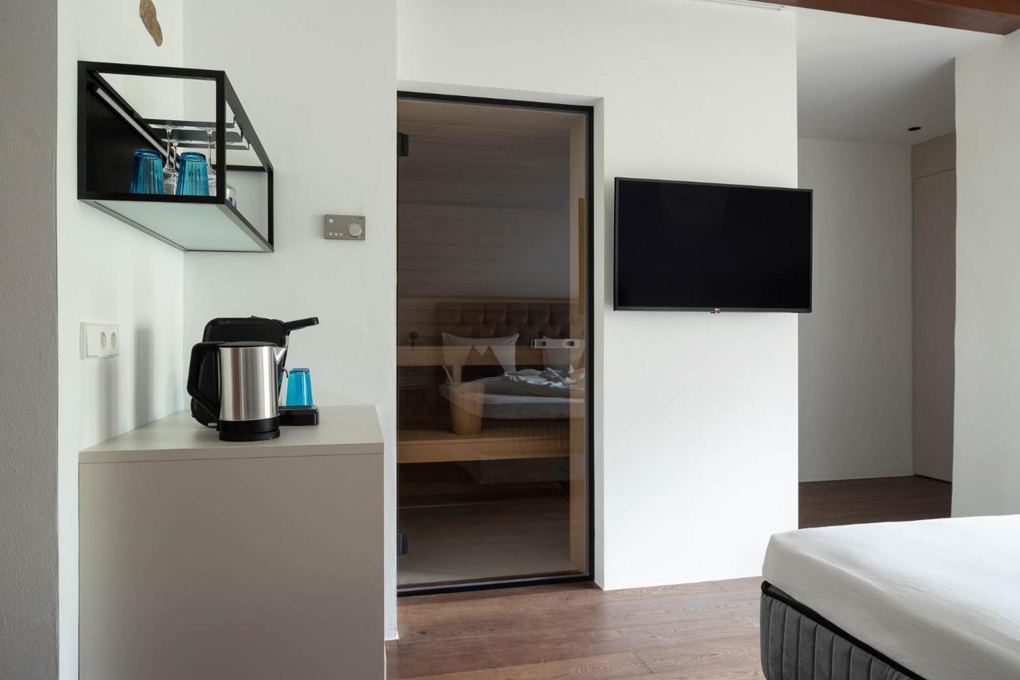 Ansitz Battisti Suites (Adults Only) Кальдаро Номер фото
