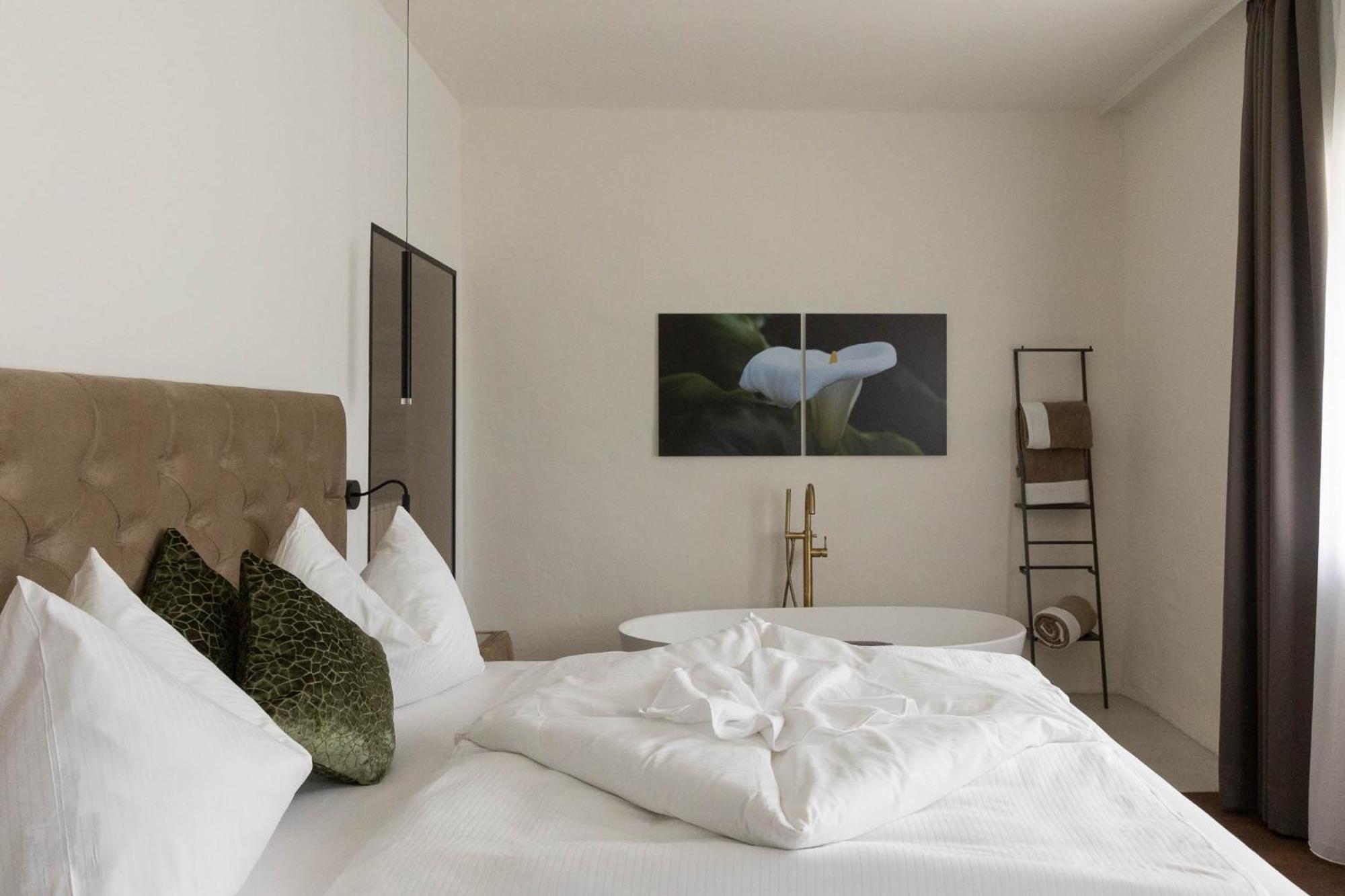 Ansitz Battisti Suites (Adults Only) Кальдаро Номер фото